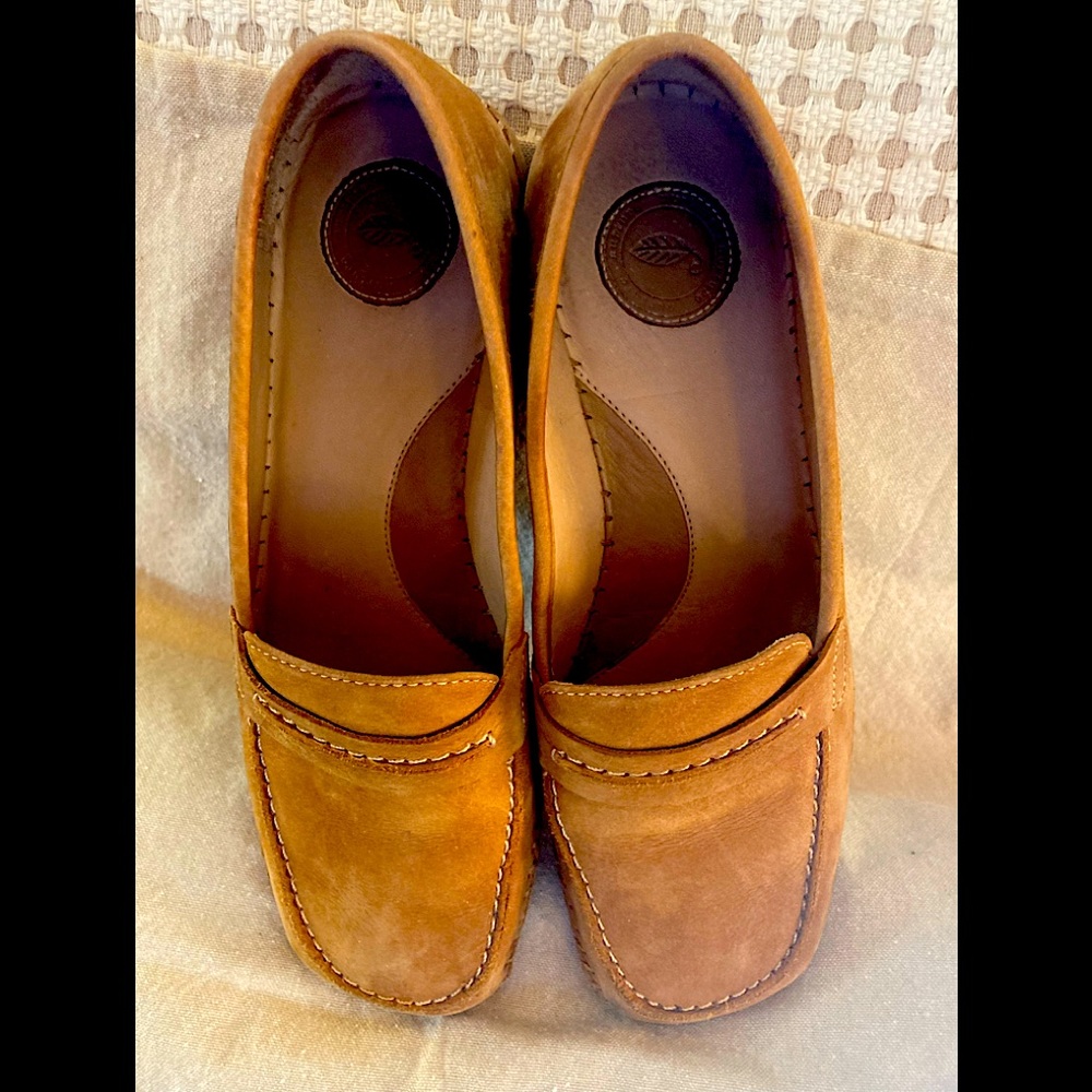 Suede and leather loafers by Nuture